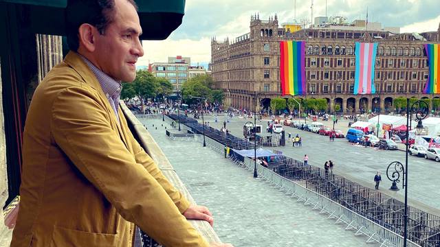  Critican a Arturo Herrera por foto de Palacio Nacional y vallas