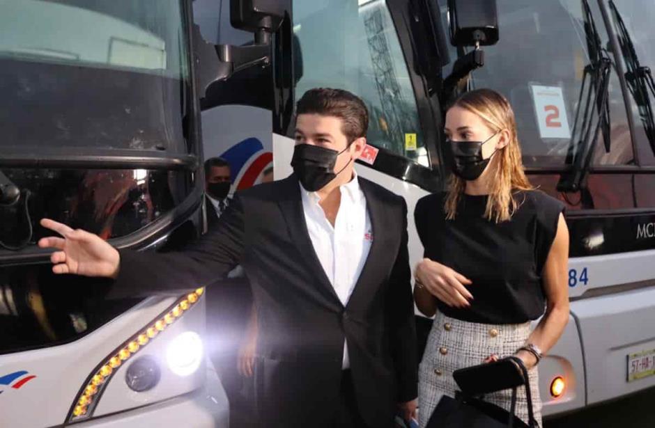  Sale caravana de vacunación de Nuevo León a Texas con Samuel García