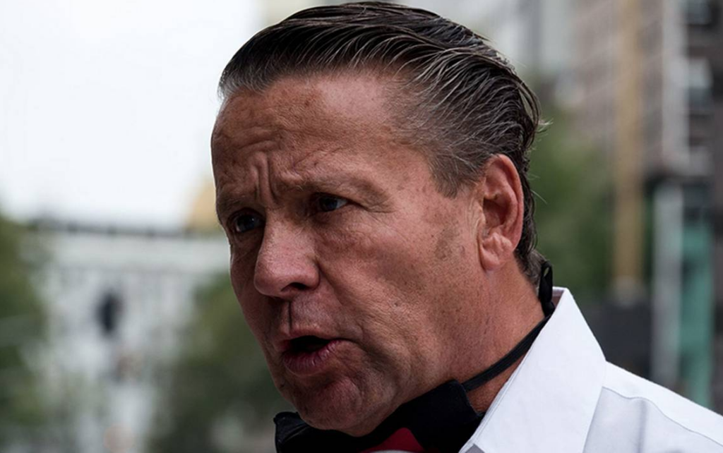  Alfredo Adame amenaza con no dejar la política