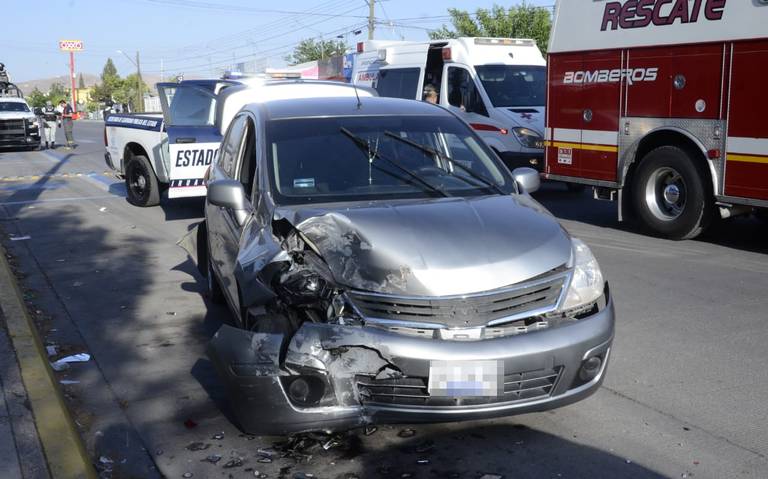  Chocan tres vehículos en la Revolución