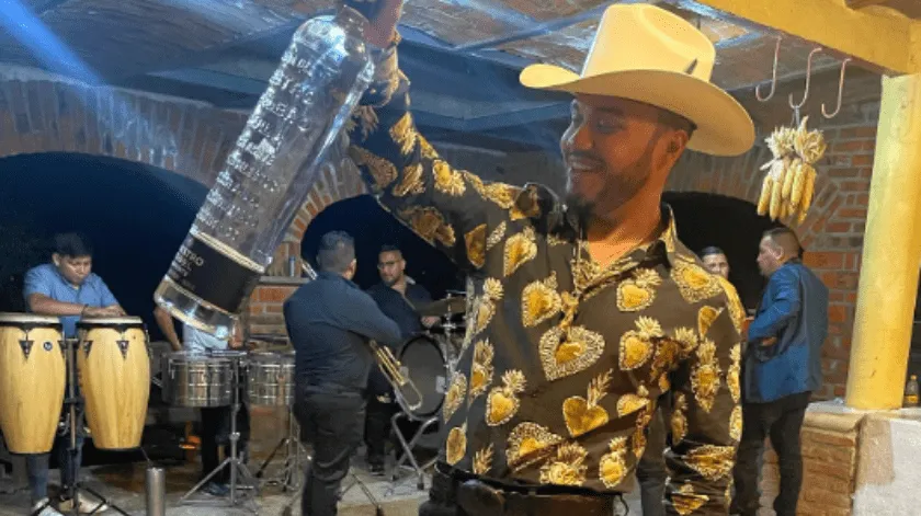  Gerardo “El Jerry” Coronel confiesa que quitó groserías de su tema “Te Felicito”