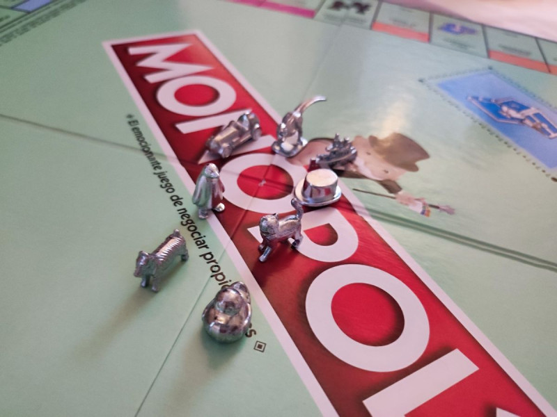  Hombre pierde partida en el Monopoly y desata una ‘batalla samurai’ con espadas
