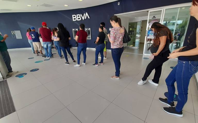  Juarenses saturan bancos para pagar inscripciones escolares