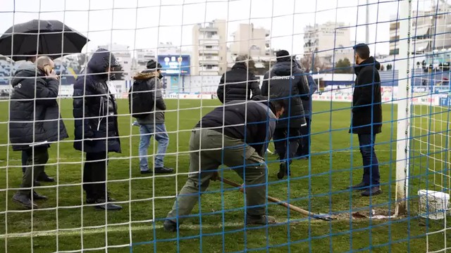  Orbelín Pineda no juega con el AEK de Atenas, por culpa del tamaño de las porterías