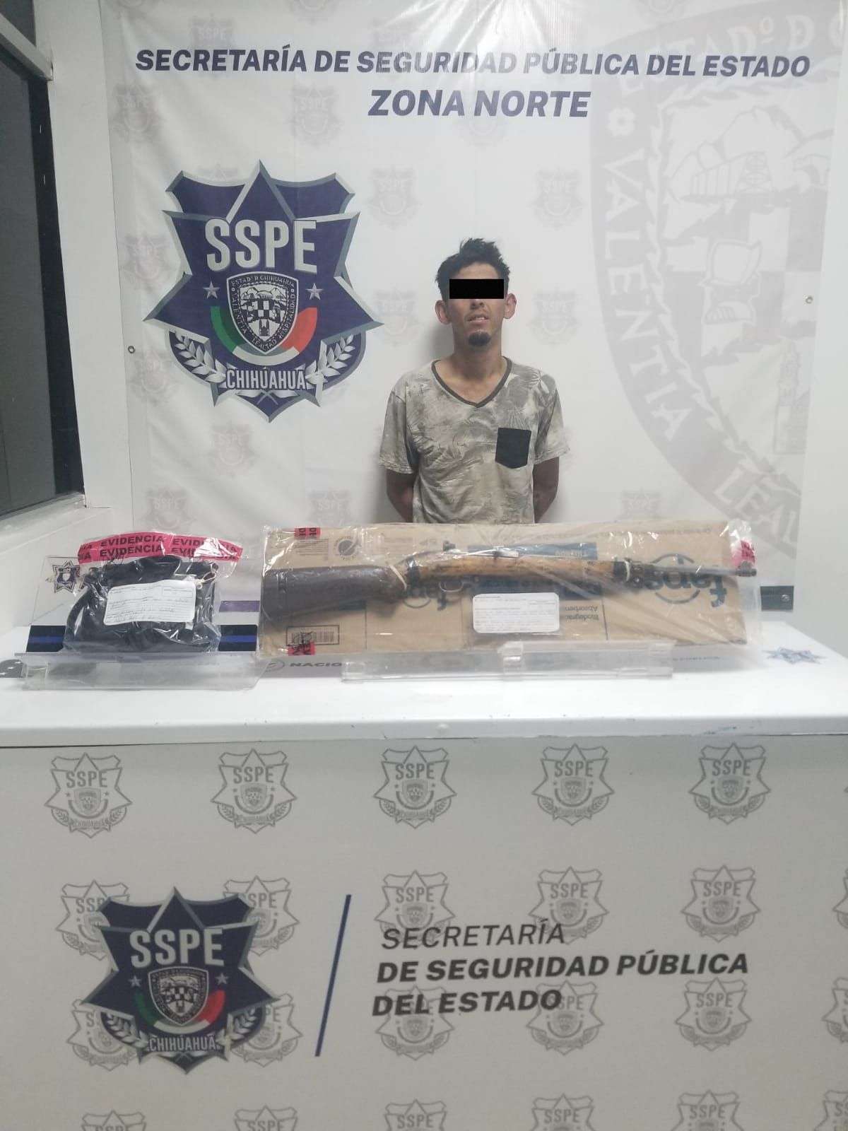  Detienen a ladrón tras robar violentamente un vehículo