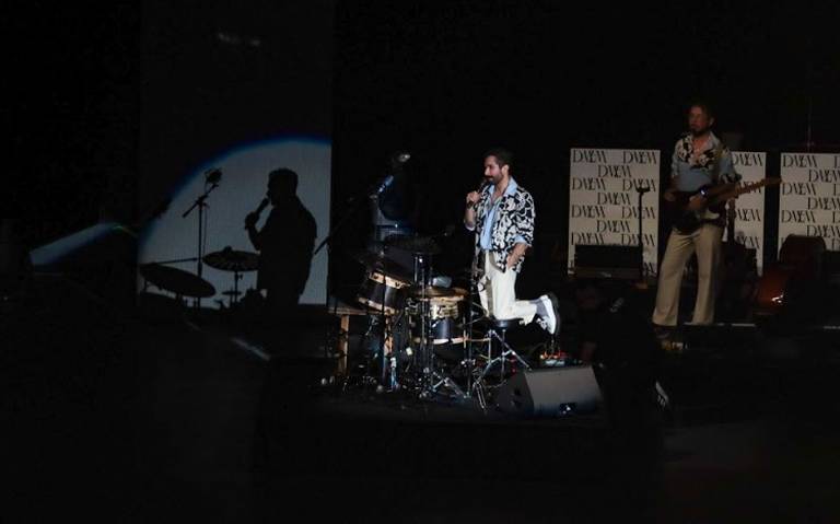  Daniel Me Estás Matando lleva su bolero glam al Auditorio Nacional