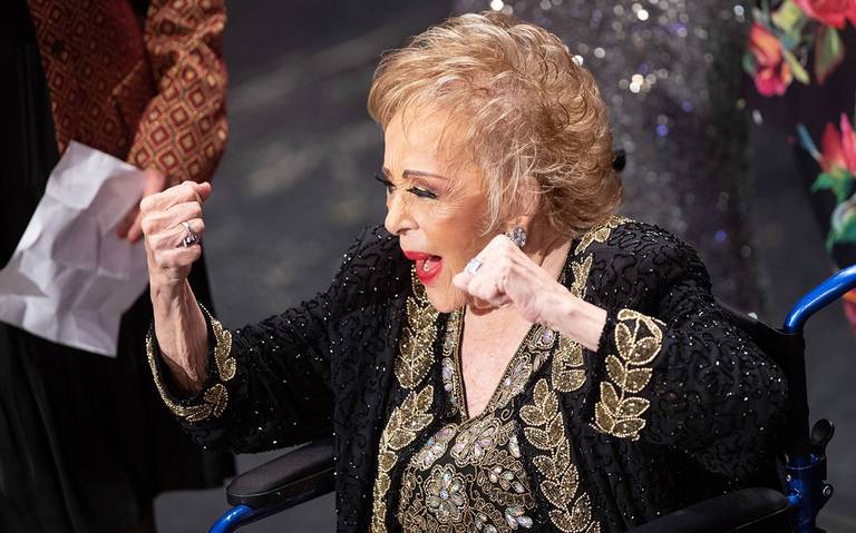  Silvia Pinal deja el área de terapia intensiva