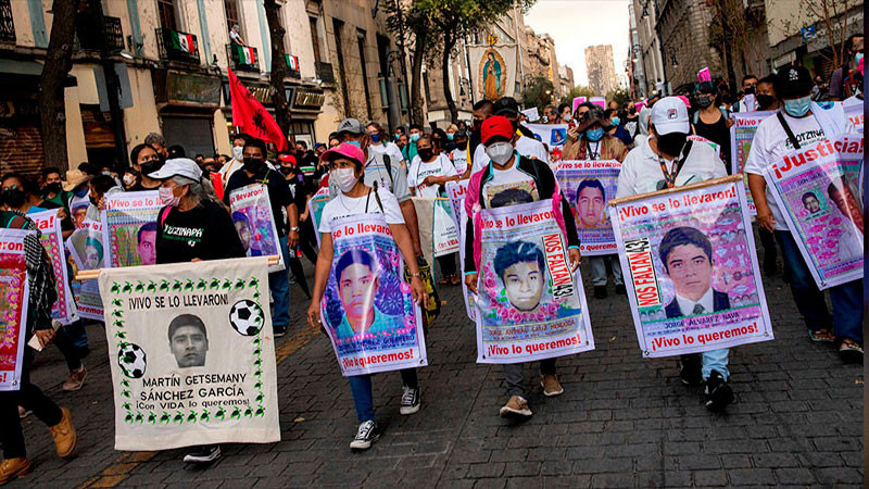  Padres de los 43 normalistas de Ayotzinapa acusan al Gobierno de AMLO de entorpecer la investigación