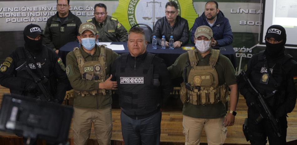  Bolivia expone a 17 militares implicados en el intento militar golpista
