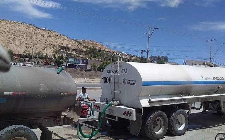  JMAS distribuye a la semana dos mil litros de agua