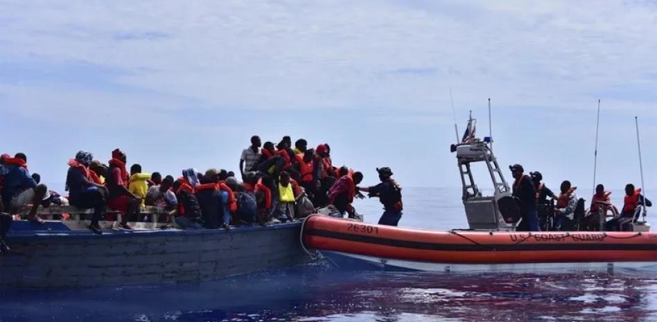  Mueren 40 haitianos al incendiarse una embarcación en el norte del país