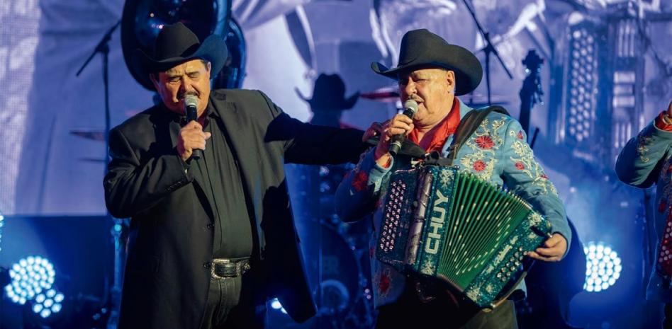  Los Huracanes del Norte encumbran la norteña en la Arena CDMX