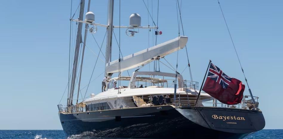  “No lo vimos venir”: clima extremo convierte a superyates en barquitos de papel