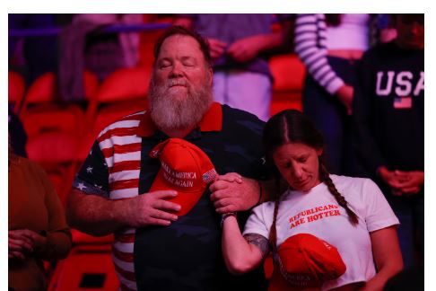  ¿Quién defiende mejor la palabra de Jesús, Trump o Harris? Los latinos responden