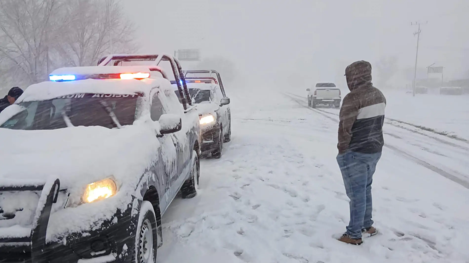  ¡Toma precauciones! Llega la nieve a 24 municipios; alertan por congelamiento de tramos y calles