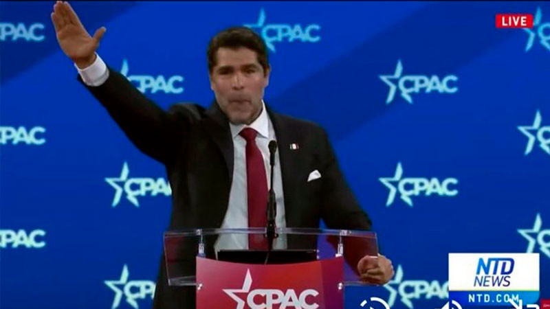  Eduardo Verástegui causan polémica por hacer gesto insignia del fascismo