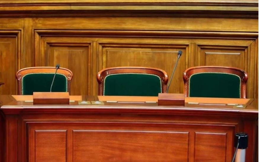  Empiezan a bajar cortina en la Corte