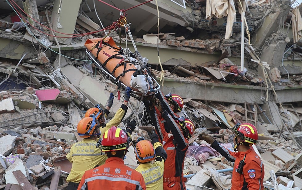  Suman más de 2 mil muertes tras sismo en Myanmar