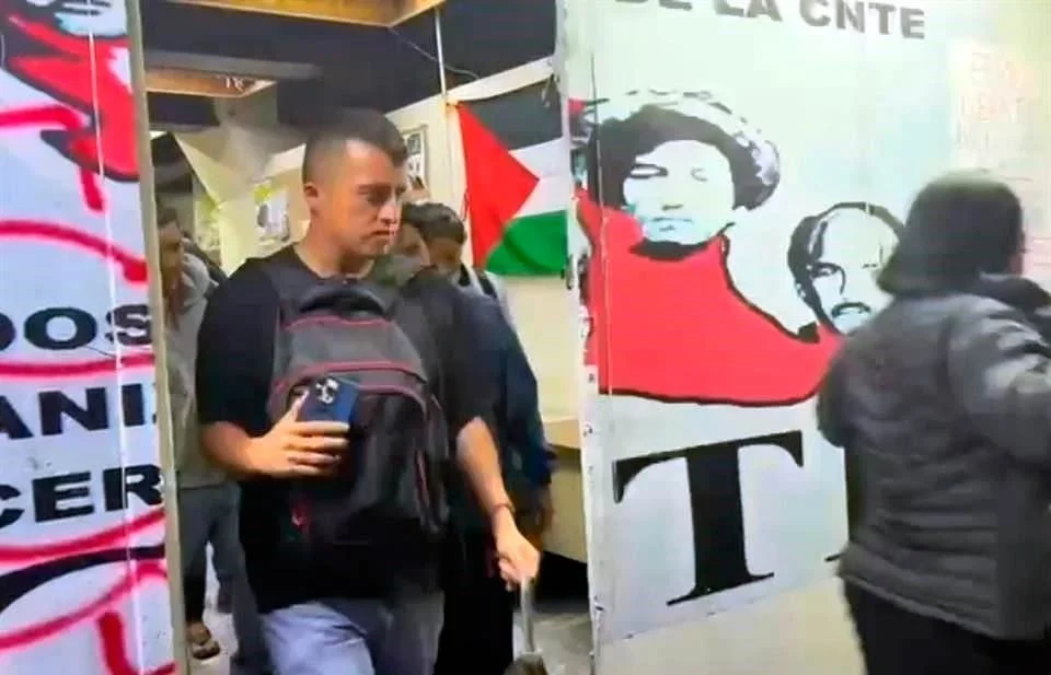  Mantiene CNTE plantón en la CDMX; vienen refuerzos