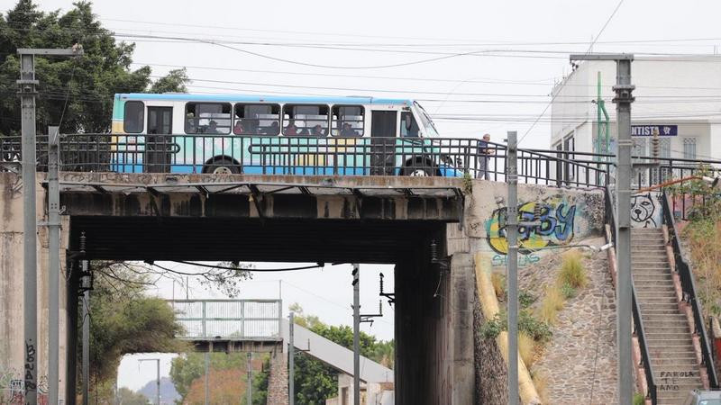 "Querétaro se prepara para el cambio: nuevas obras viarias requieren la prevención y adaptación de los ciudadanos, incluyendo cambios significativos en el sistema de transporte público"