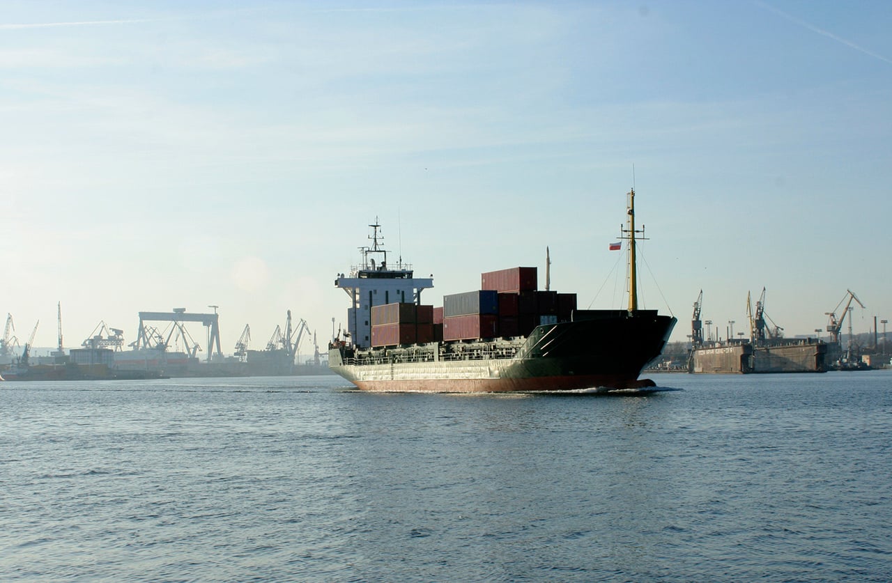 La IMO impone un calendario firme para la transición a energías limpias en el transporte marítimo y reduce las emisiones de gases de efecto invernadero.