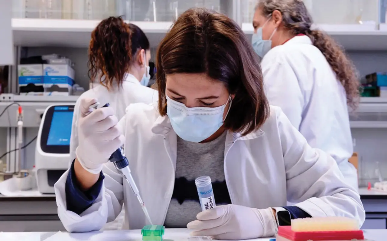  Investigadores de EU reflexionan sobre cómo los recortes científicos de 2025 cambiaron sus vidas