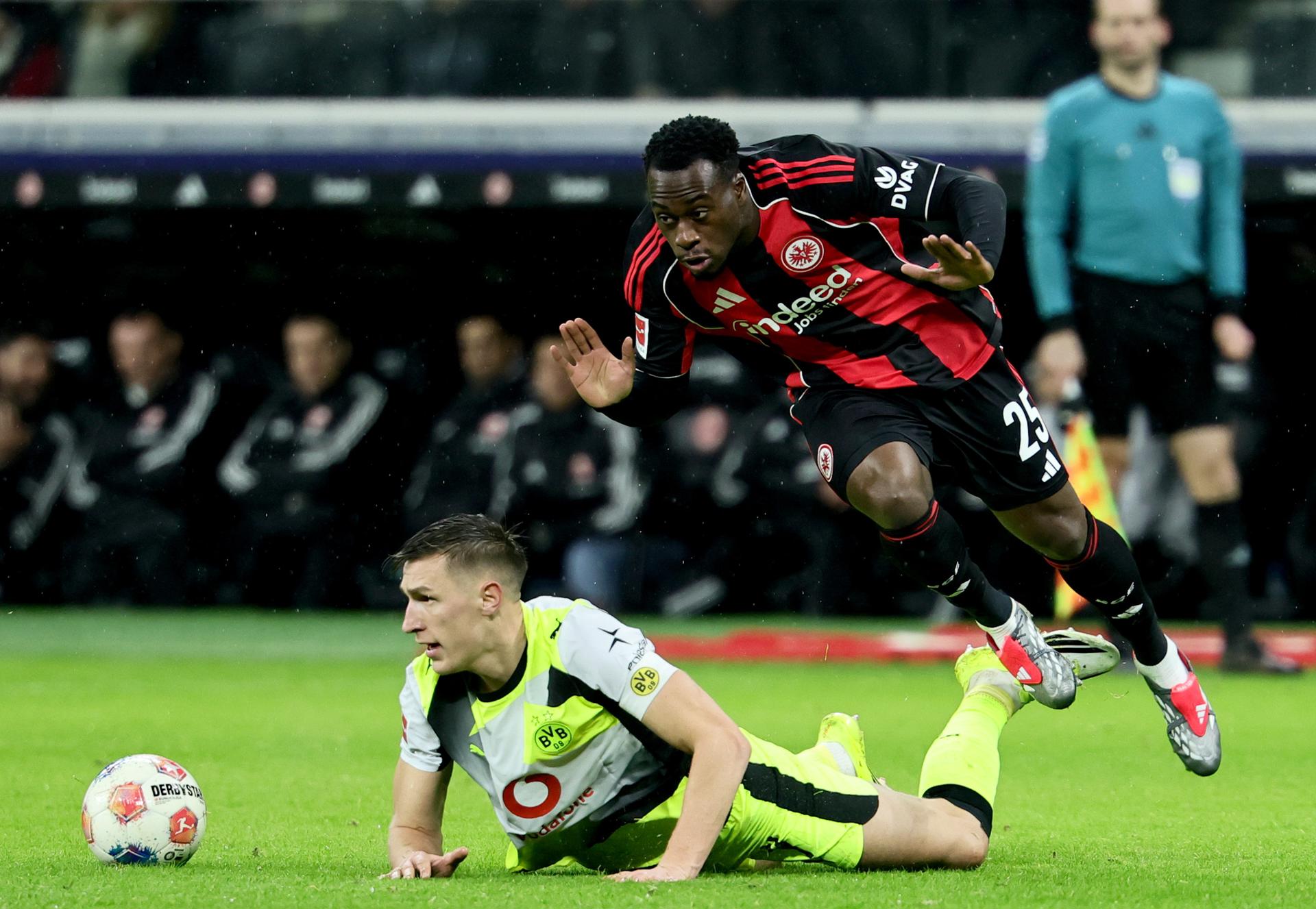 "El gol de salvación: Chukwuemeka rescata al Dortmund en un final épico con apenas segundos para la próruga"